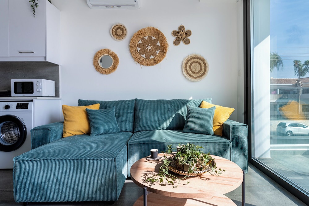 Azoria - Stylish 1-BR Apartment in Kiti