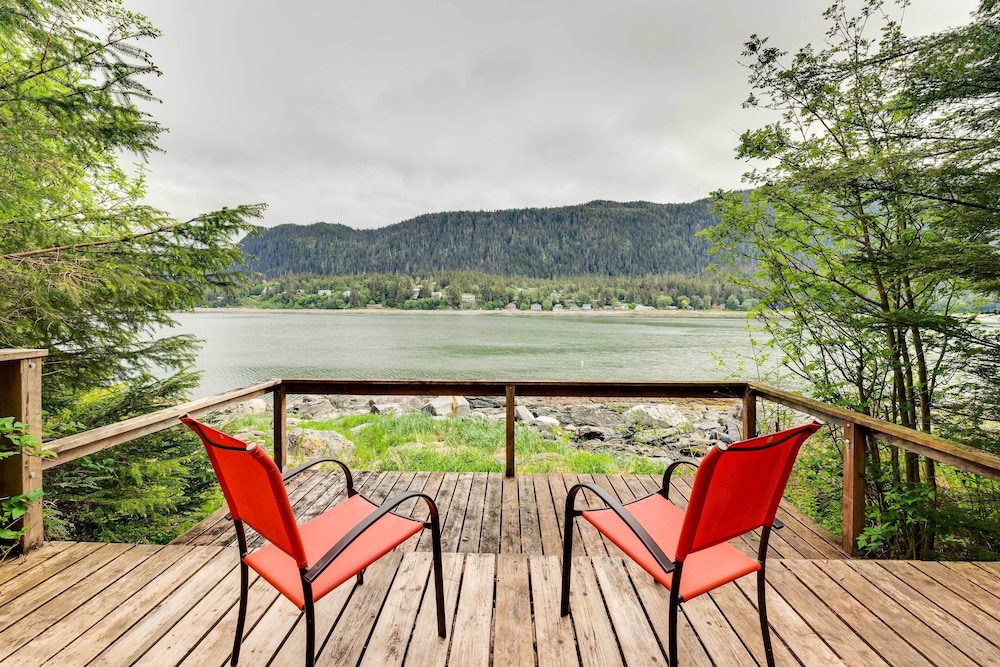 Juneau Vacations - Juneau Vacation Home: Stunning View  Beach Access - Property Image 6