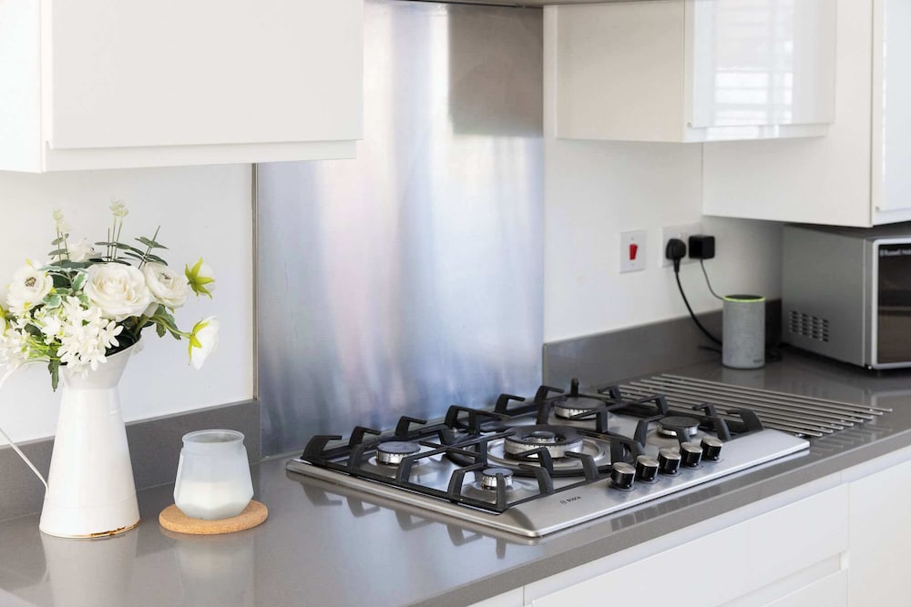 Modern Family Retreat Nr Beaches and Marina