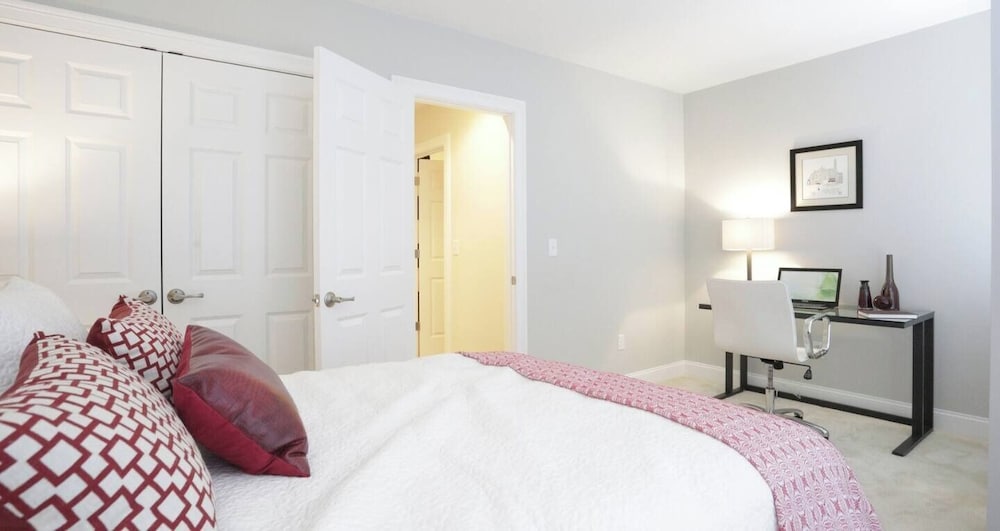 New Haven Vacations - Luxury Furnished Apartments by Hyatus Downtown at Yale - Property Image 20