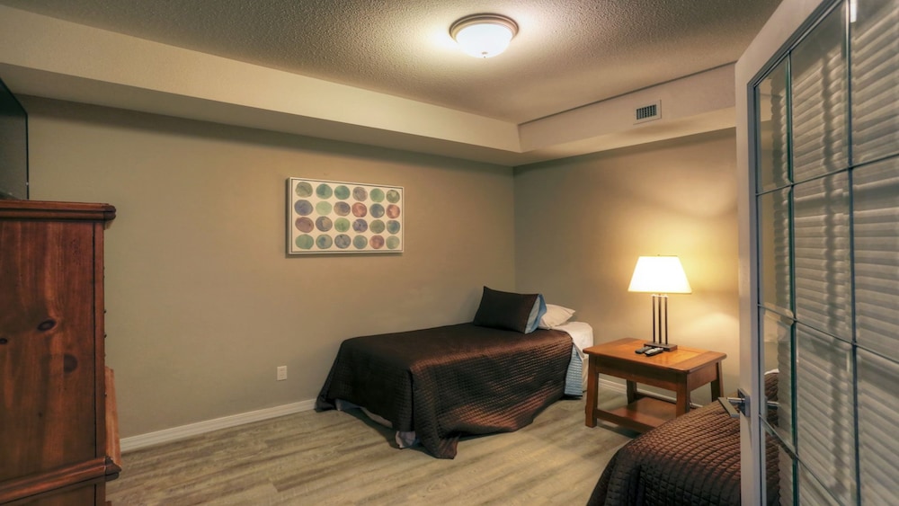 Discovery Bay by KelownaGo - Image 4