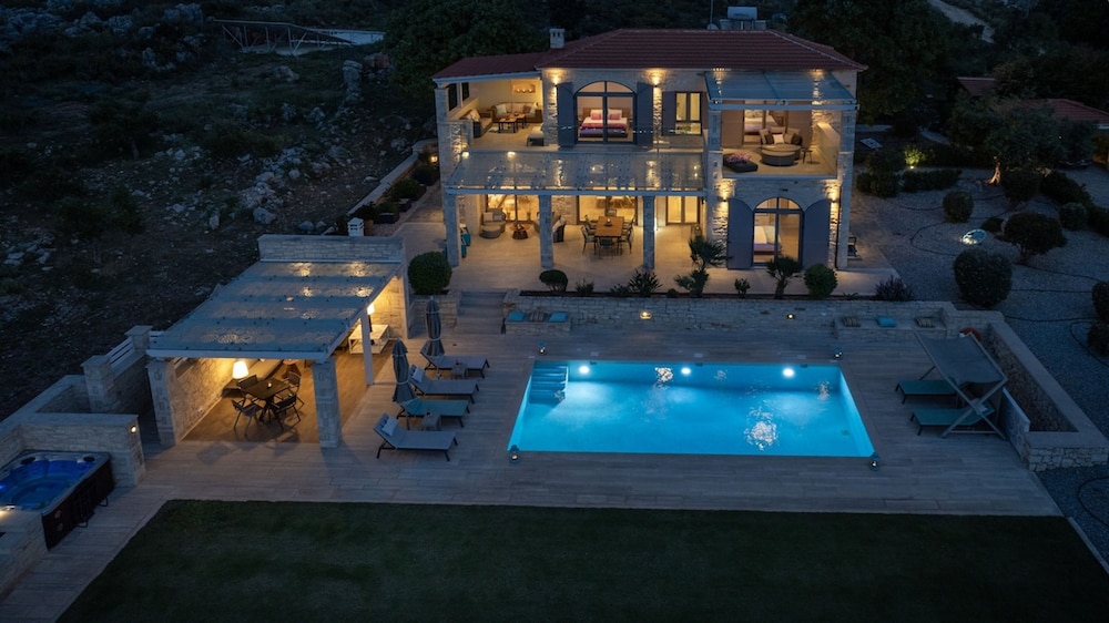 Villa Aurora Luxurius Living