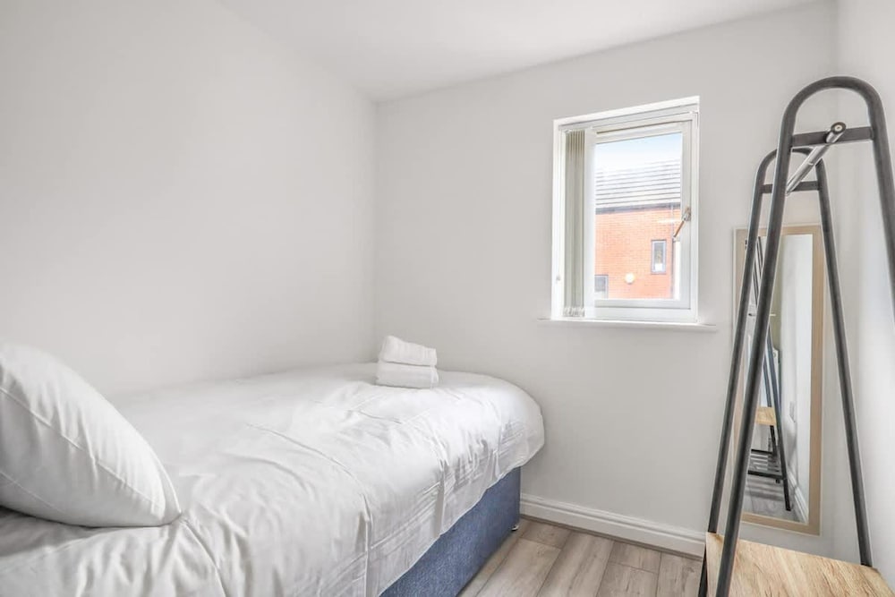 Fast Wi-fi Free Parking 10 Mins to City Centre