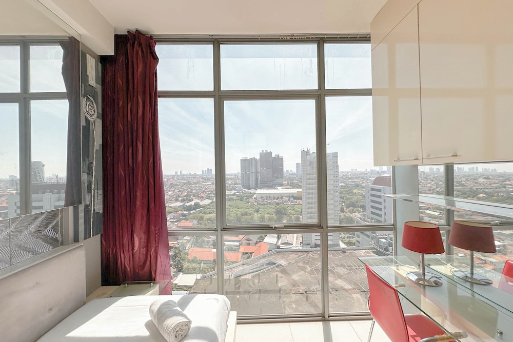 Spacious And Comfortable Living 3Br Apartment At Aryaduta Residence