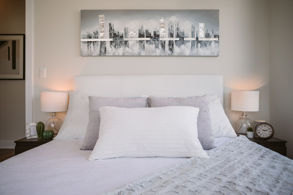 QuickStay - Beautiful Toronto Condo, City Views - Image 4