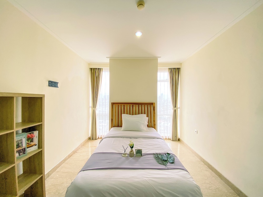 Spacious 3Br With Private Lift At Menteng Park Apartment