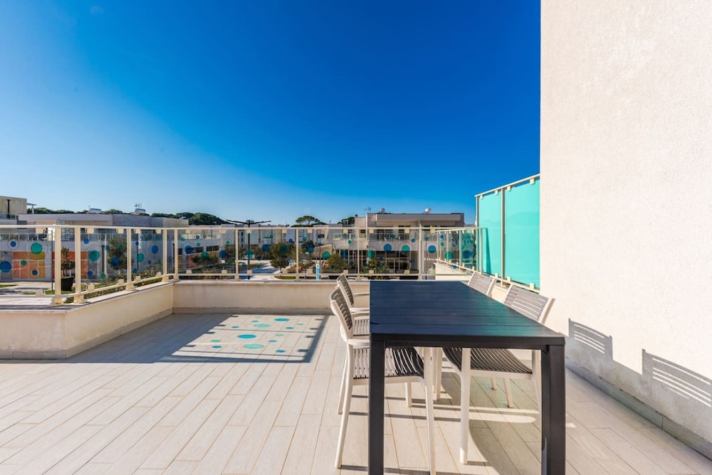 Stylish Studio With Spacious Balcony -trendafili photo 2