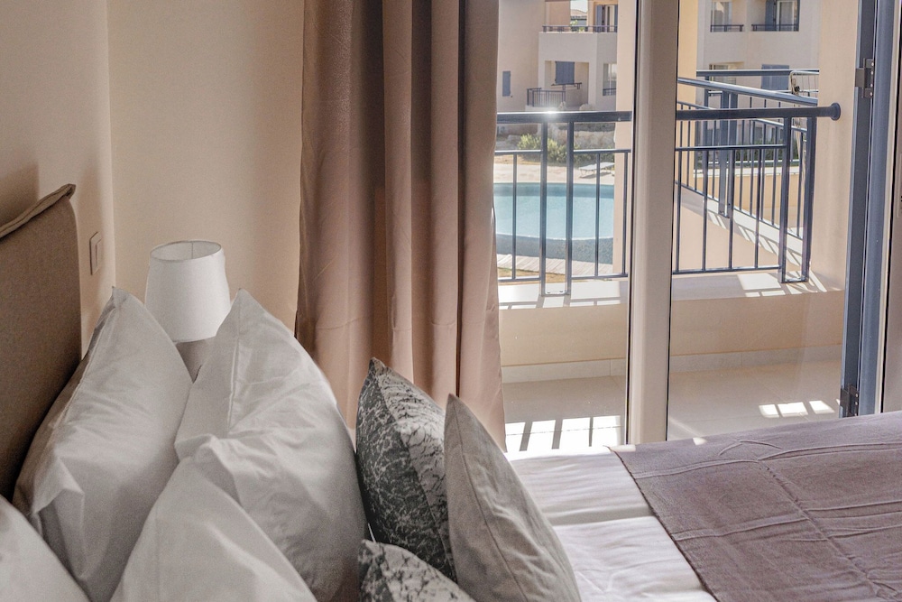Phaedrus Living: Seaside Thalassa Cretan 203