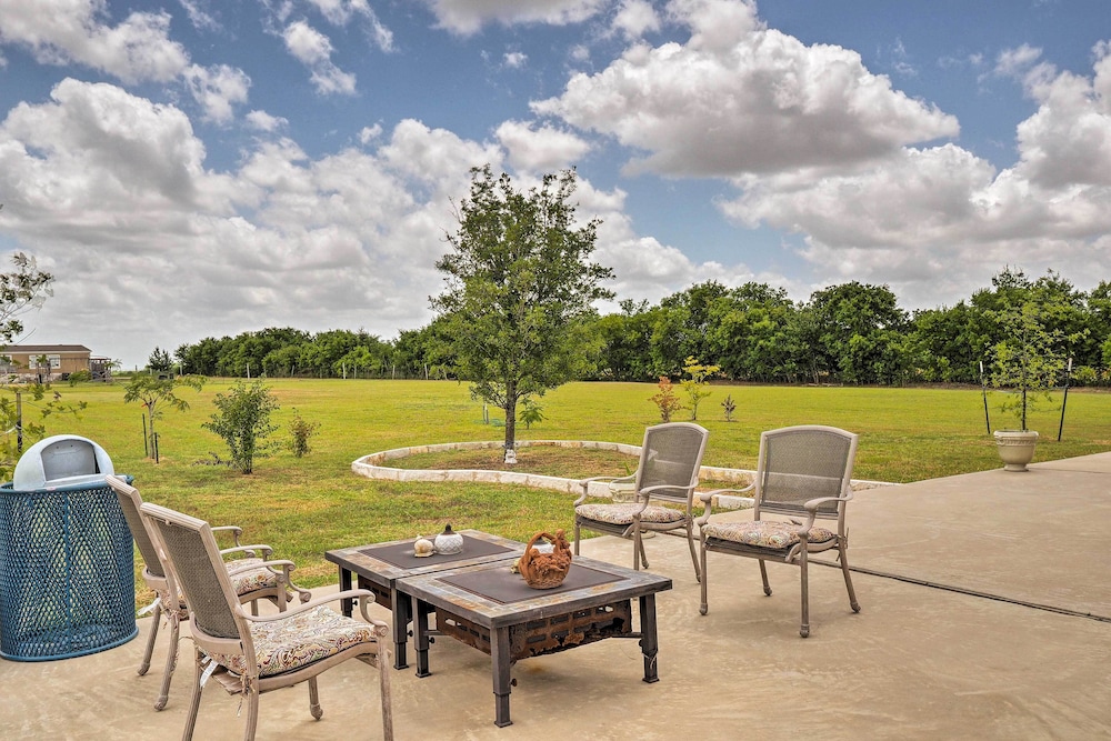 4 Mi to Circuit of the Americas: Home w/ 3 Acres
