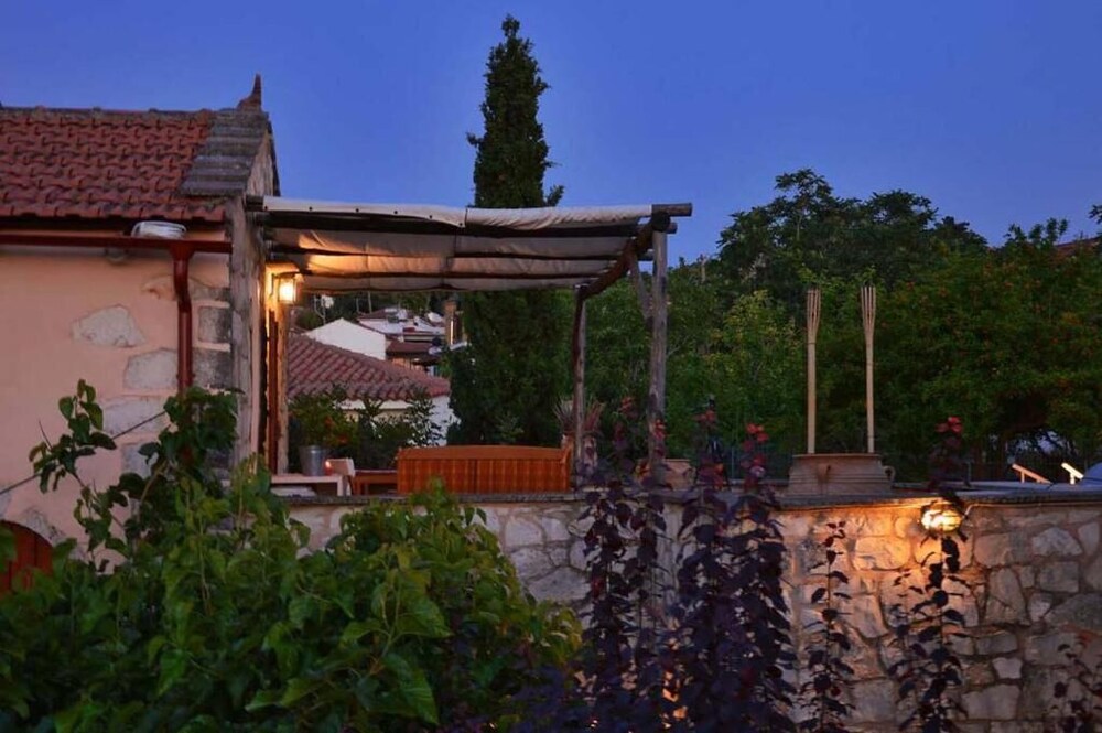 Apanemia Stone House in Crete view 4