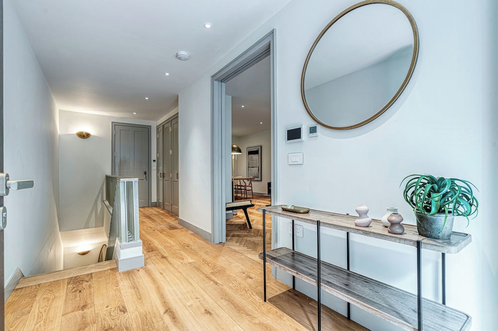 Luxury flats near Big Ben and London Eye