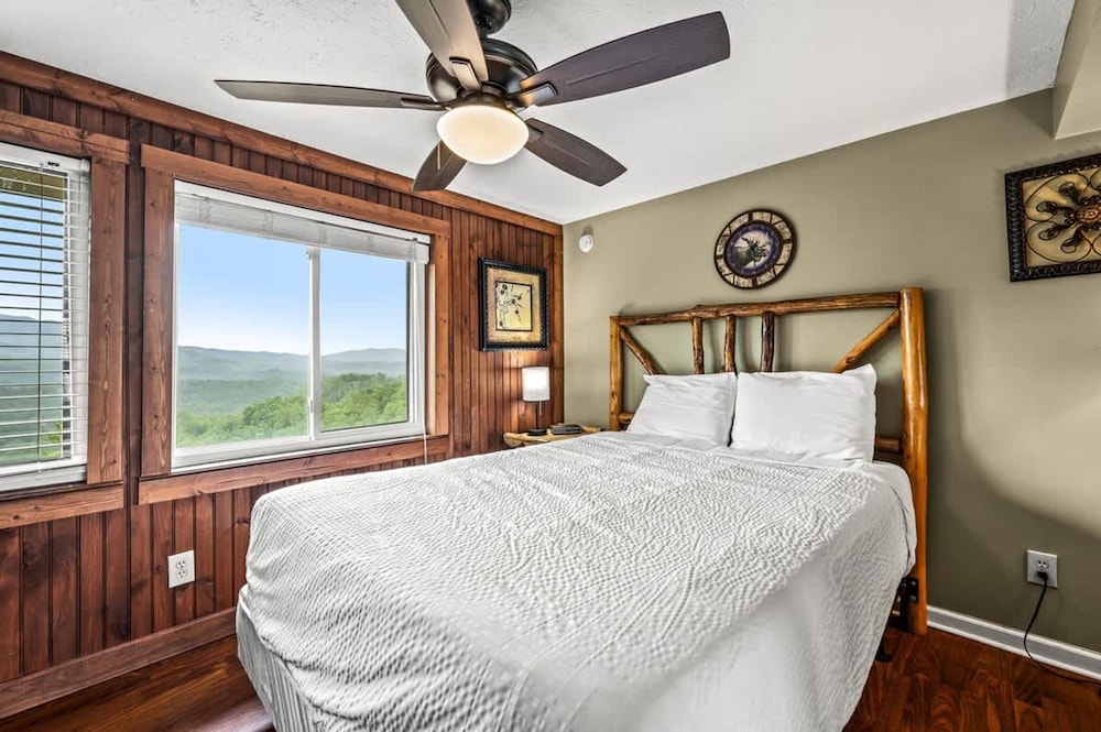 Sleeps 4 Hot Tub Indoor Pool Mountain Views