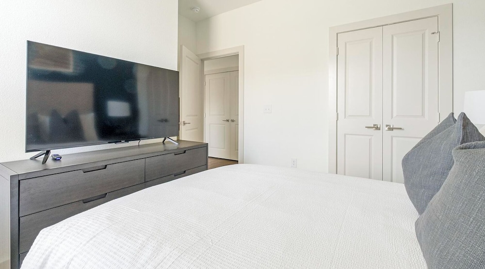 Landing Apartments Waller