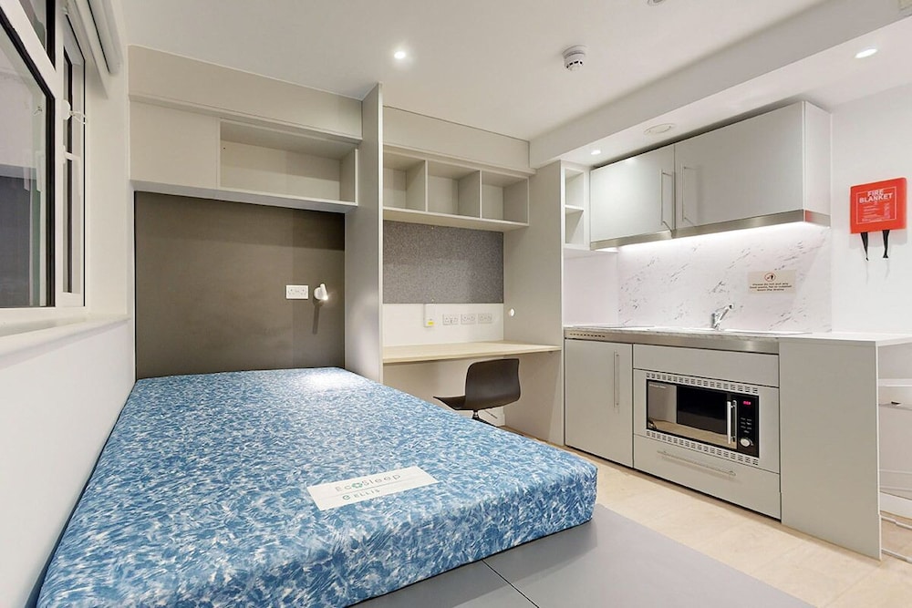Student Only, Elegant Bronze Studio in Paddington