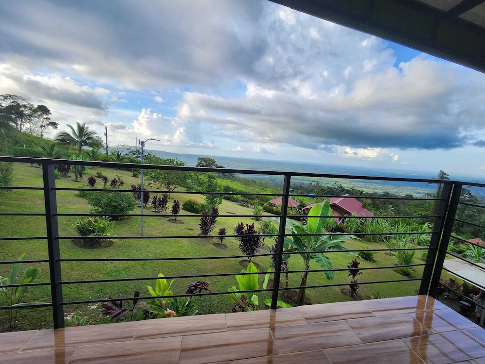 Cabañas Caeli, El Colibri, NEW La Fortuna Rainforest Cabin w Panoramic Views