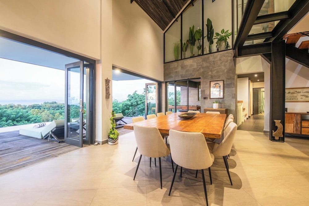 Stunning 6BR Villa 5 Mins to Bingin