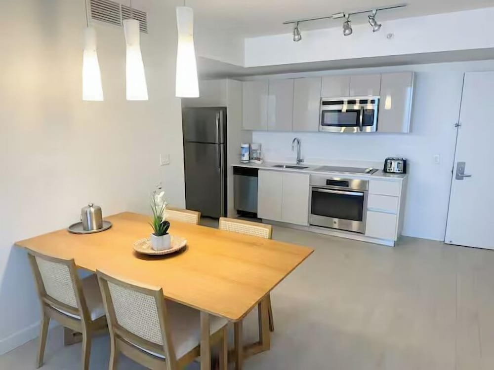 Luxury Ocean Views Apt 1208
