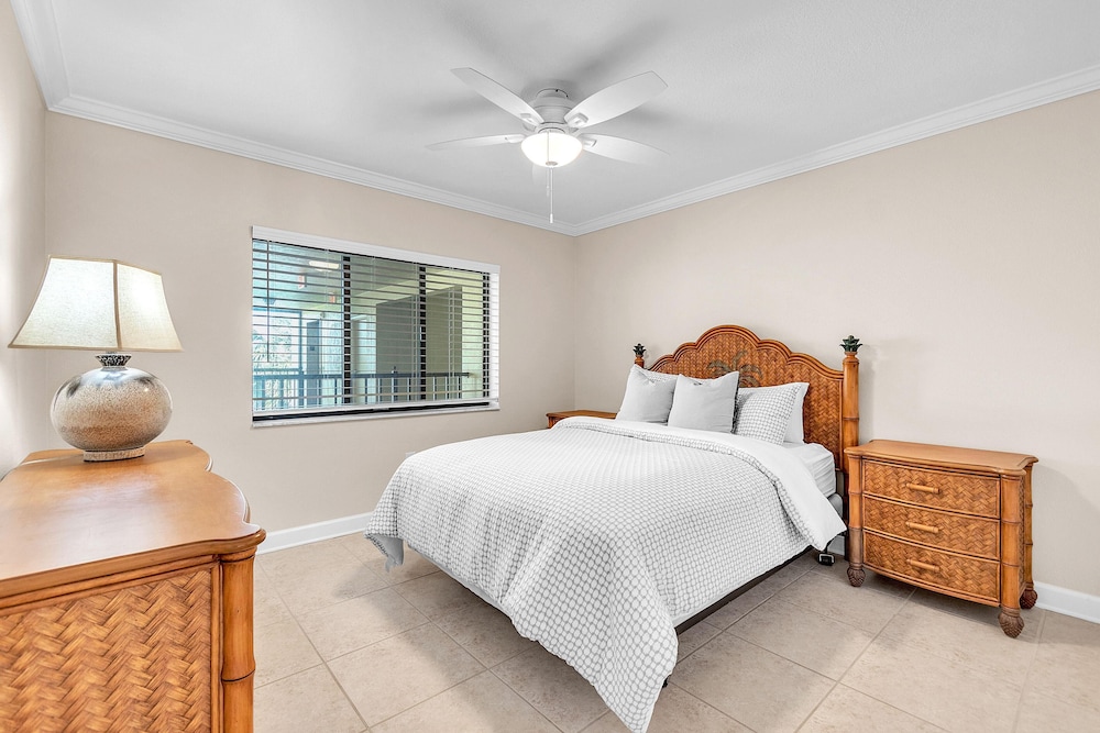Land's End 11-306 Beach Front - Premier