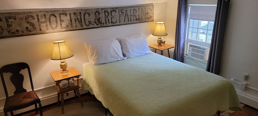 Hawks House Inn
