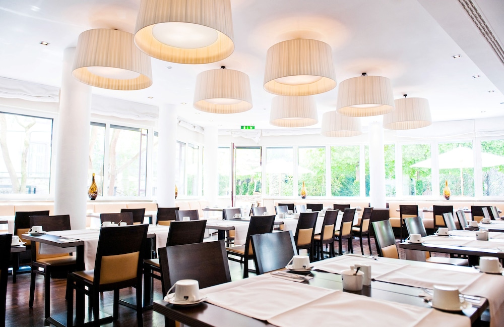 Frankfurt Vacations - Bristol Hotel Frankfurt - Property Image 6