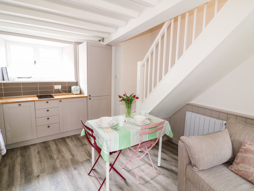 1 Manor Cottage