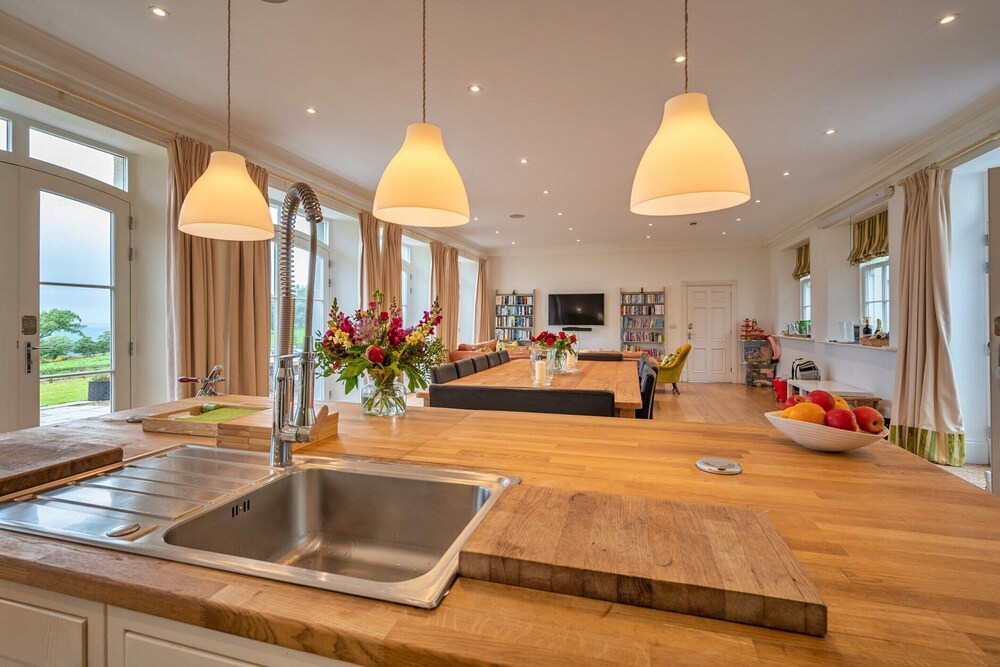 Self-catering Retreat With Pool, hot tub