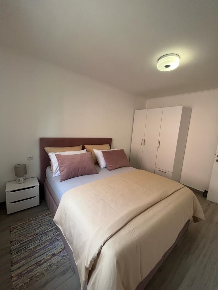 A2 apt With Balcony and sea View, 3 min to Beach view 3