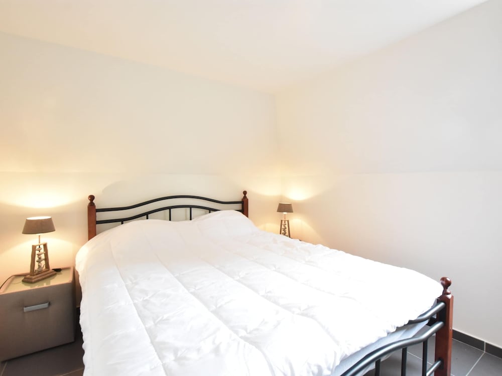 Cozy Holiday Home near Westhoek view 4