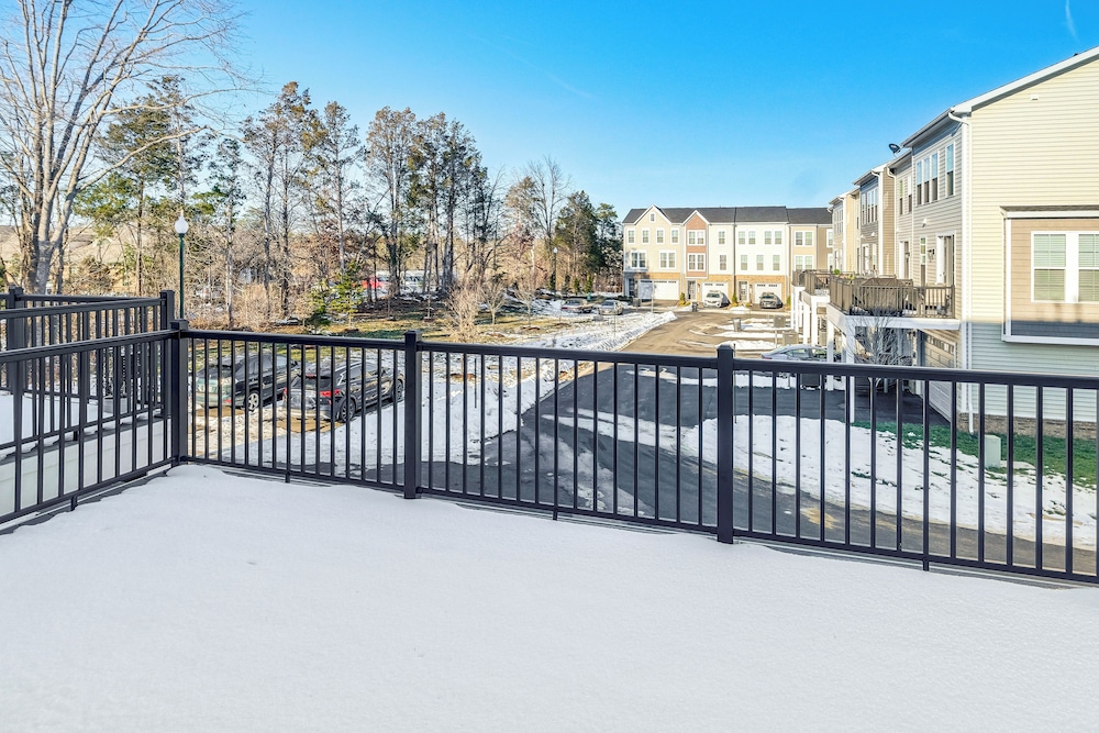 Balcony & Pool Access: Modern Gainesville Home