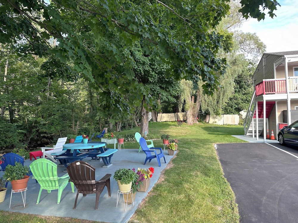 Cozy Corner Motel