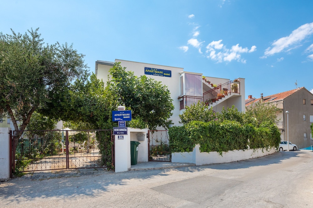 A1 - apt Near Beach With Patio, Parking and Grill view 4