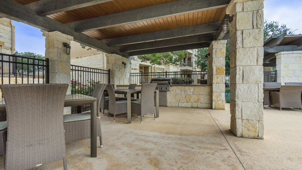 Hotel Mission Hill By  Landing - Image 1