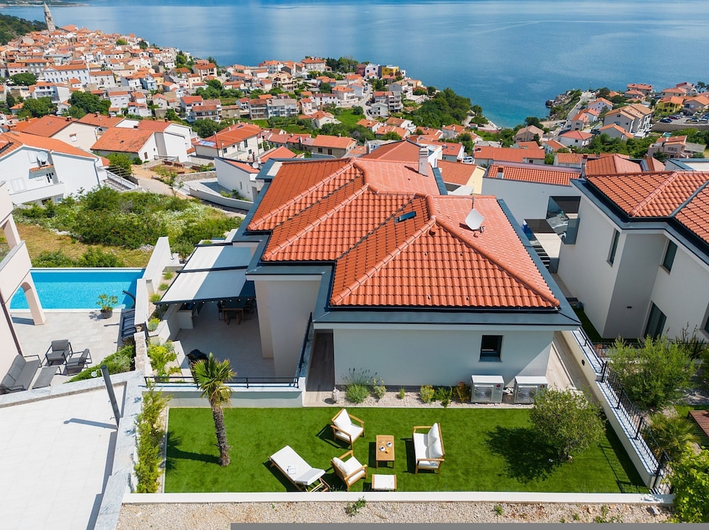 Villa Majestic With Sauna and Beautiful Views