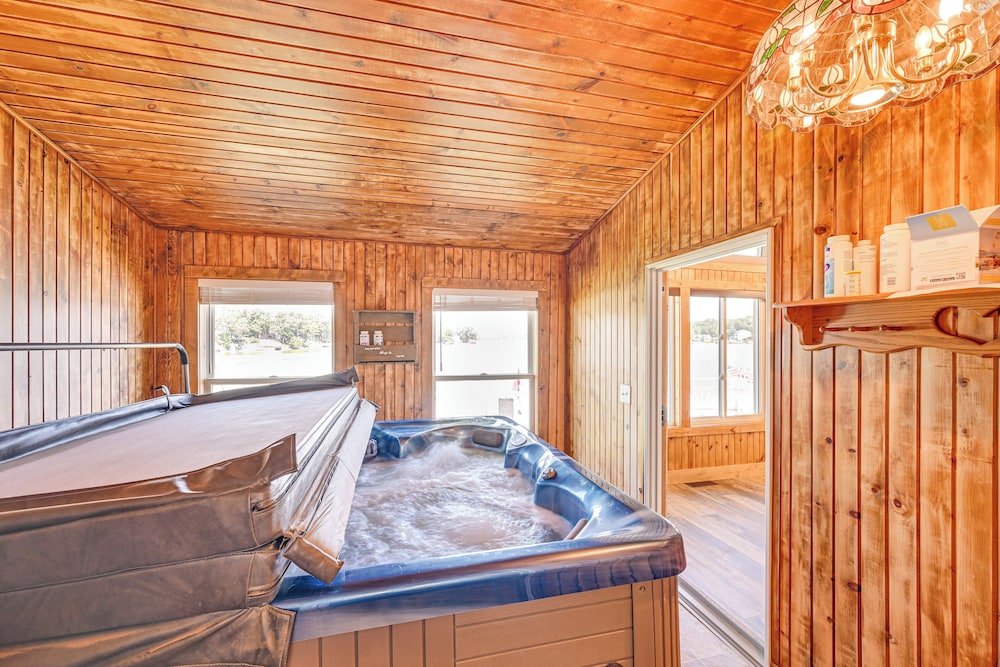 Private Indoor Hot Tub: Fish & Boat on Sylvan Lake