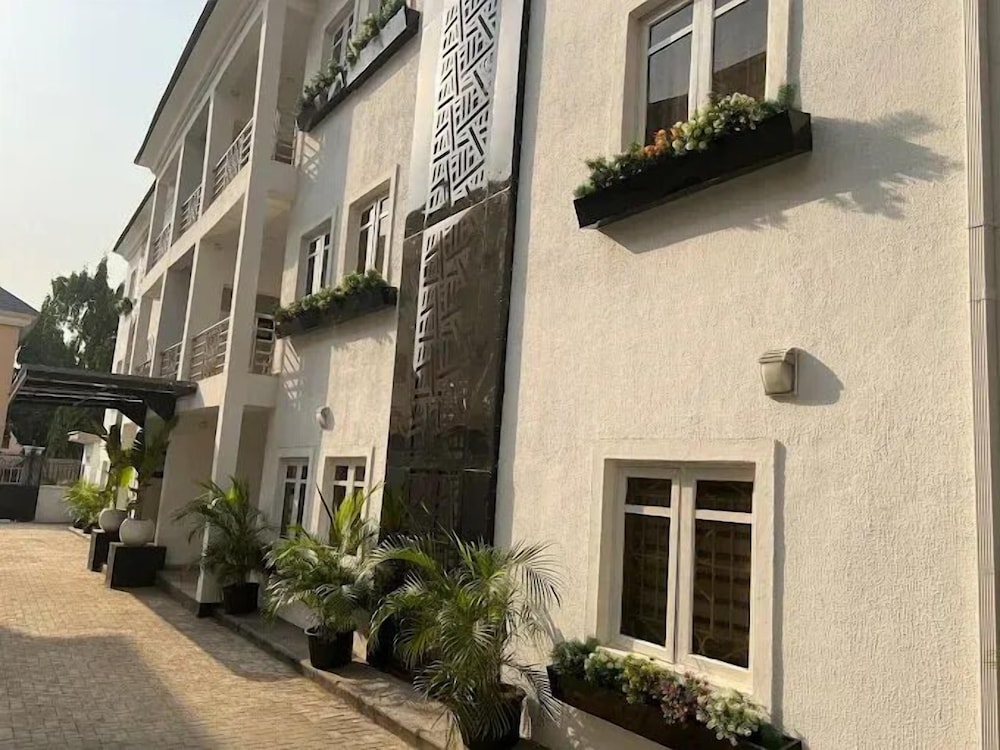 Quintessential Apartments By Signature