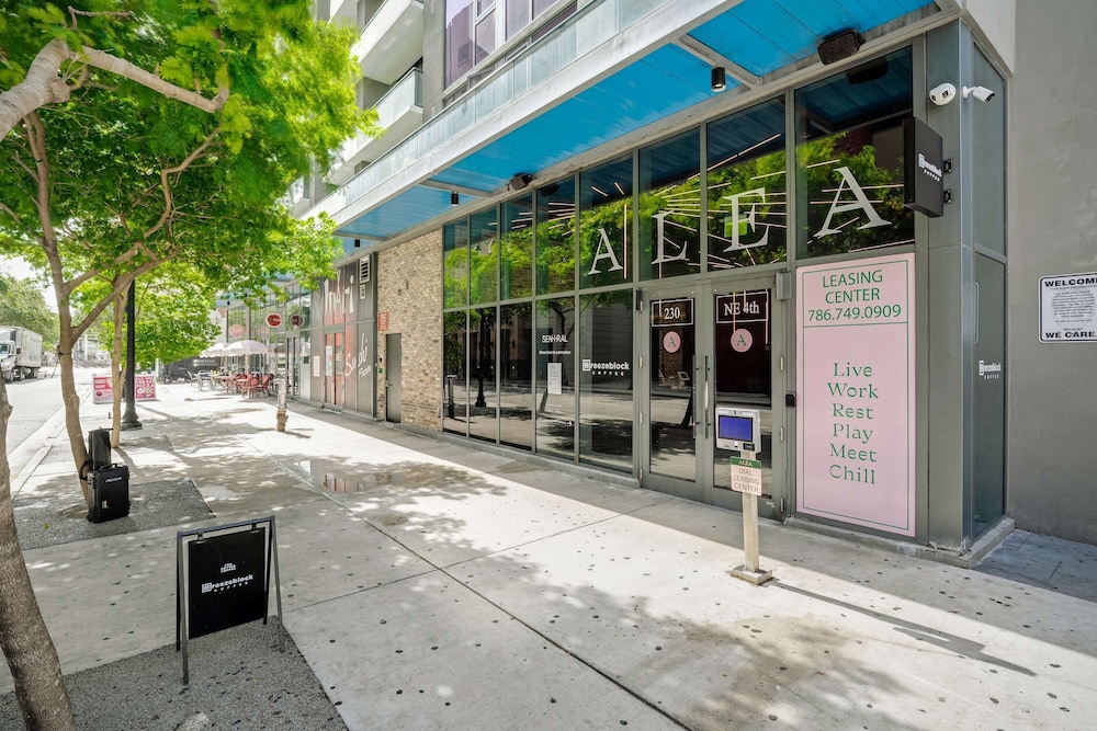 CBD Luxepad Penthouse Studio 1 King Bed Gorgeous Bay Views Pool Hottub Gym Restaurants