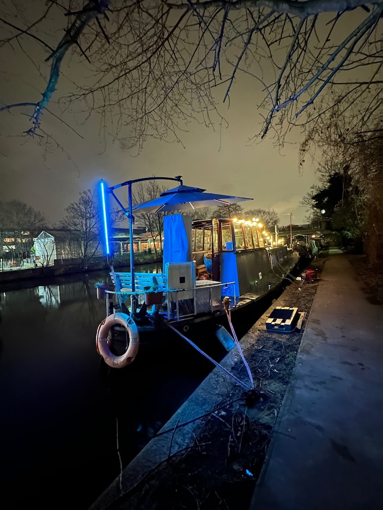 London Dutch Barge - Sleeps 3 & Cosy Fireplace