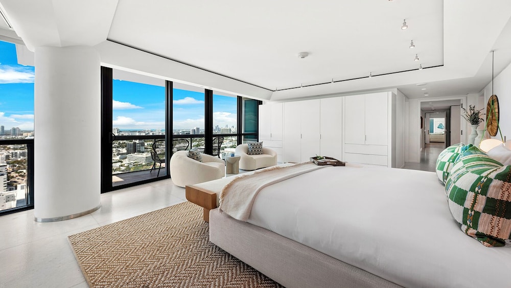 Luxury Vacation Rentals at The Setai by LRMB