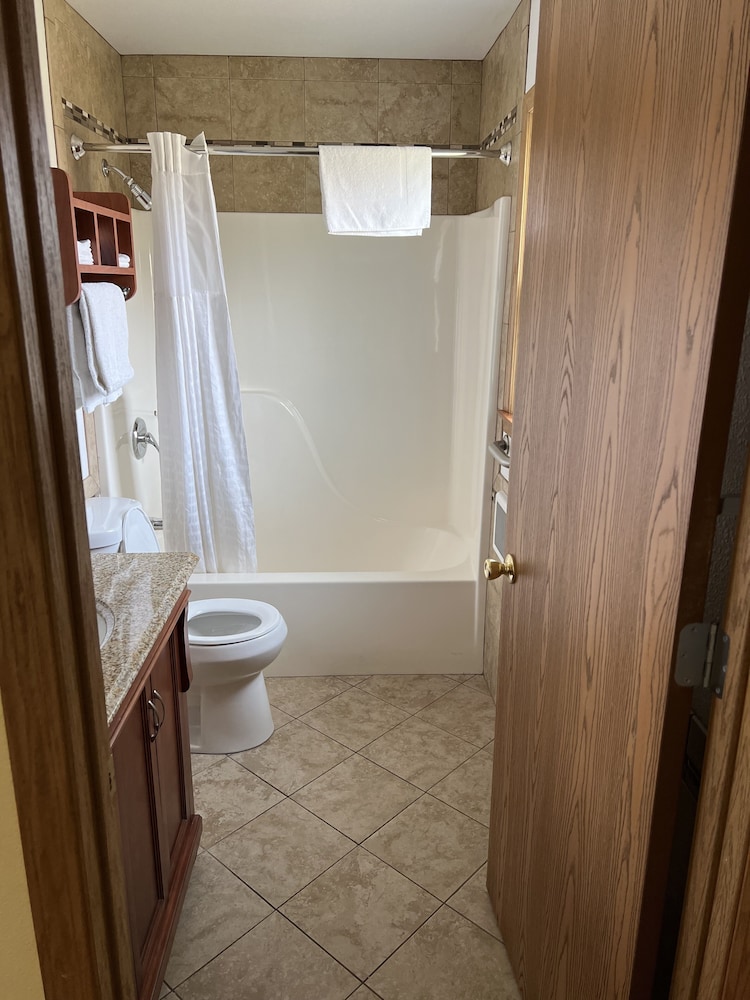 All Star Inn & Suites
