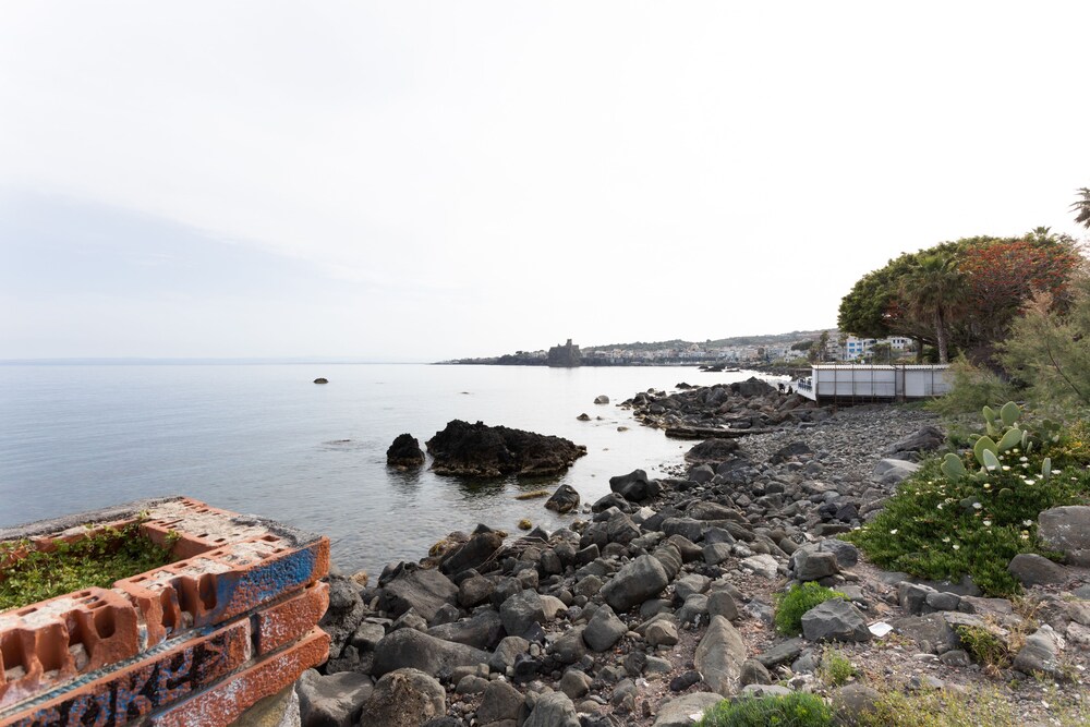 Lungomare Ciclopi Apartments With Balconies And Parking view 2