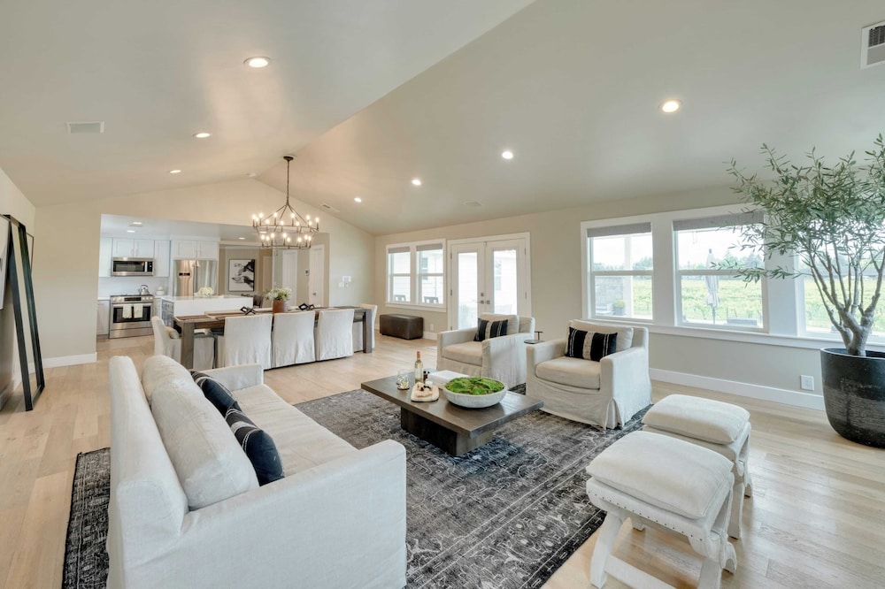 Chic Sonoma Oasis w/ Pool, Bocce, Hot Tub + Minutes to Downtown