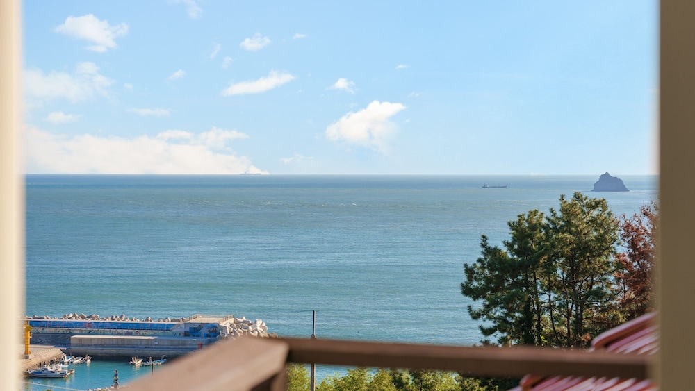 Geoje Yeoul Pet-friendly Pension