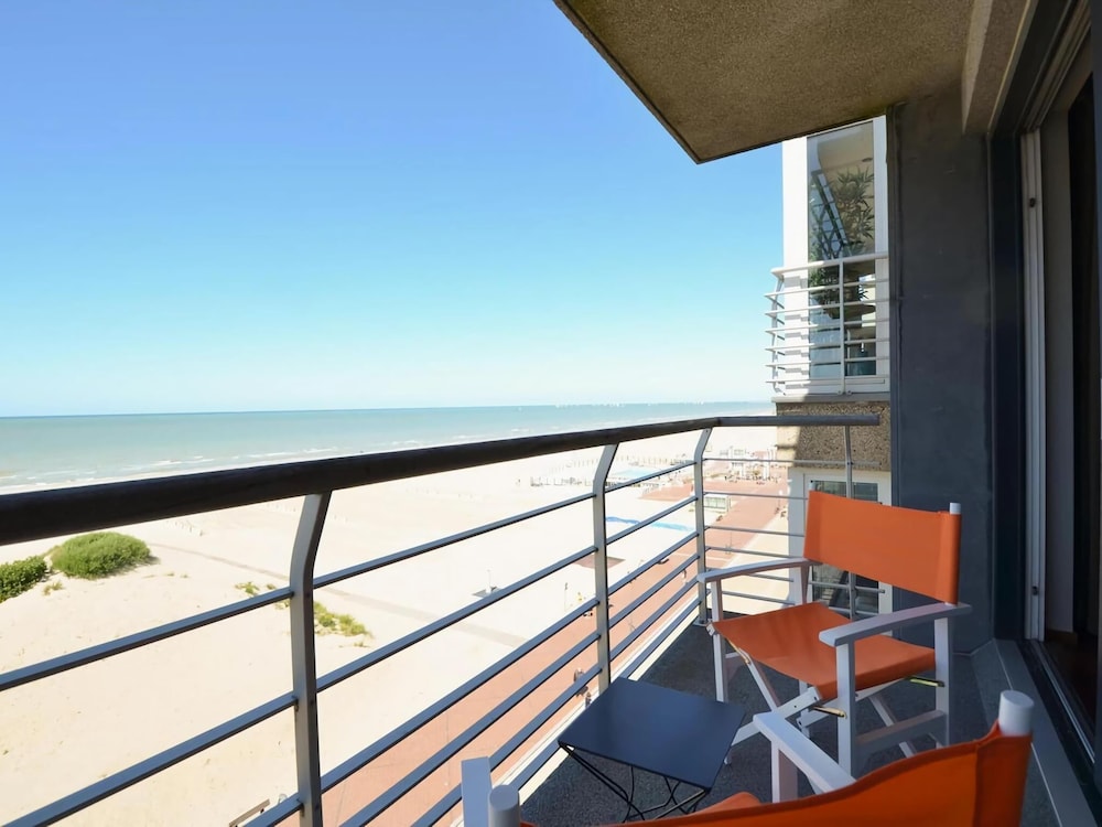 Stylish Apartment With Balcony, sea Views
