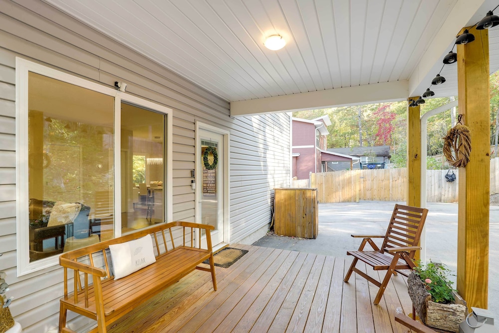 Luxe Mountain Home Near Ridgecrest & Asheville! view 2