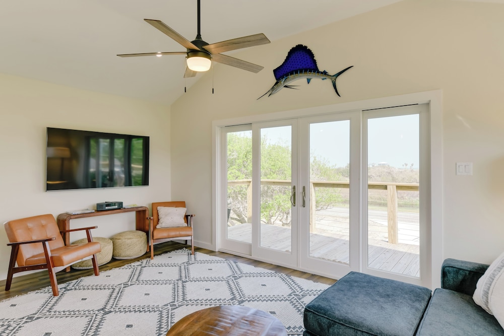 3 Mi to Rockport Beach: Home Near Aransas Bay