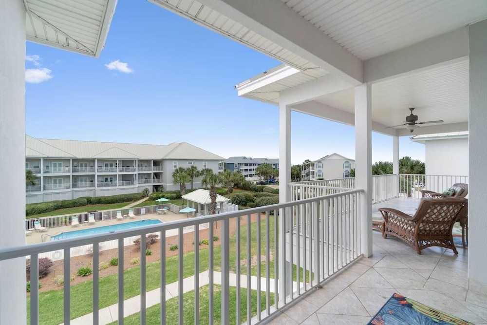 Pavilion Palms 203c