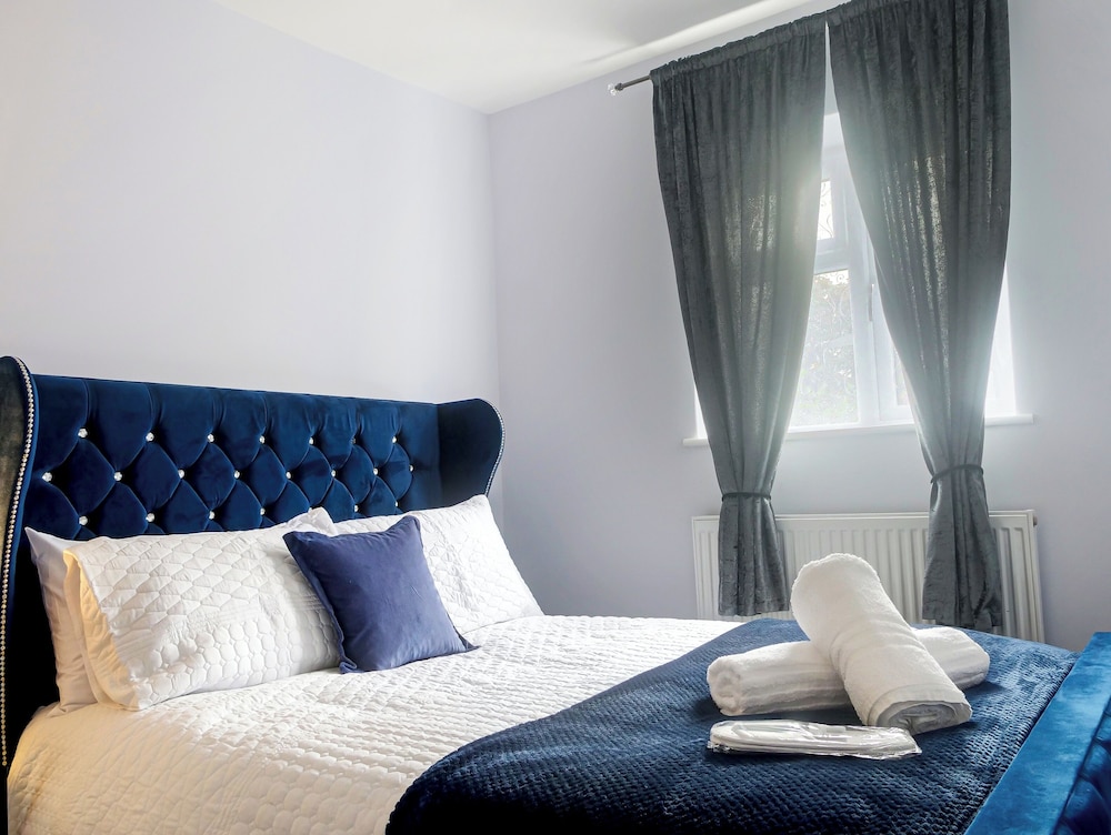 Spacious 6 Bedroom House in Bexleyheath