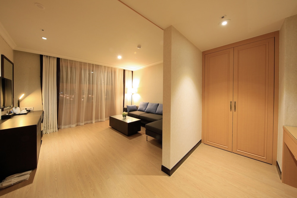 Booyoung Hotel & Resort