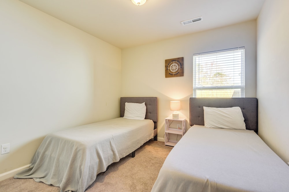 9 Mi to Shore: Family-friendly Sunset Beach Home