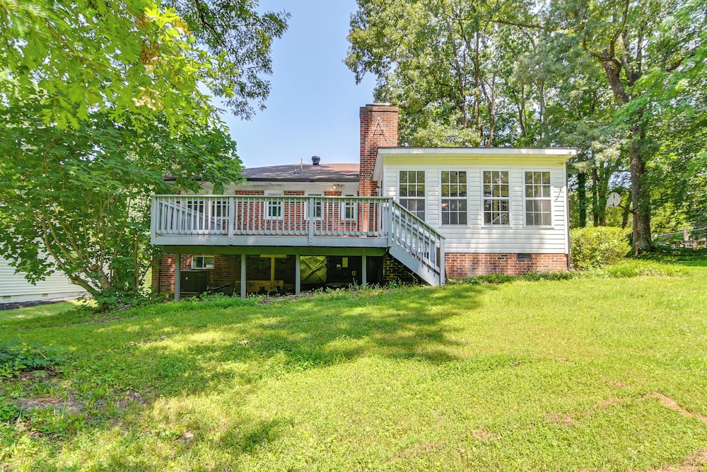 6 Mi to Uptown: Pet-friendly Home in Charlotte